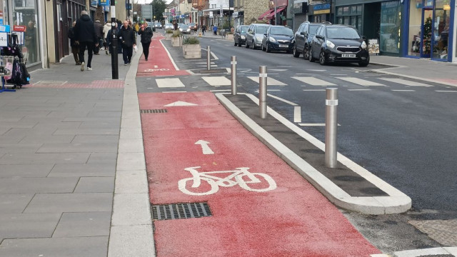 "Ilusão de ótica" em ciclovia da Inglaterra já fez 59 vítimas