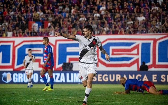 Vegetti se recupera na temporada e supera média de gols de Cano no Vasco