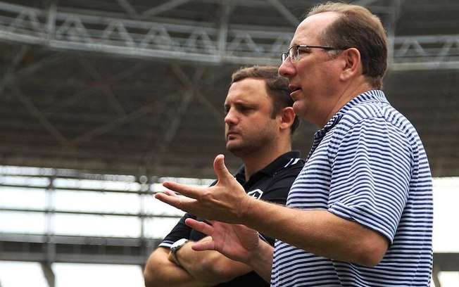 John Textor não tem pressa para contratar novo técnico para o Botafogo
