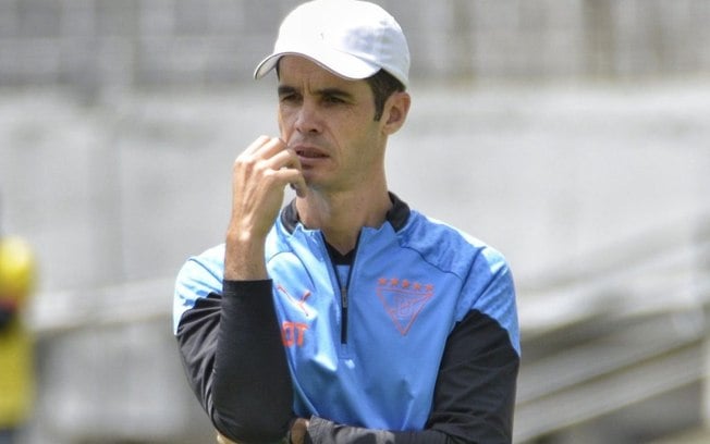 Técnico da LDU rasga elogios ao Fluminense: ‘Uma das melhores equipes do mundo’