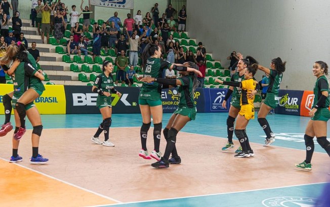 Brasília atropela Sesi Bauru e encosta no G-8 da Superliga feminina