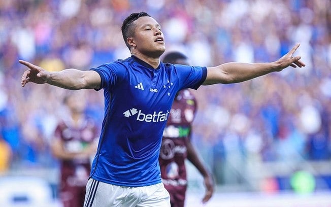 Cruzeiro avança por renovação de contrato de Marlon