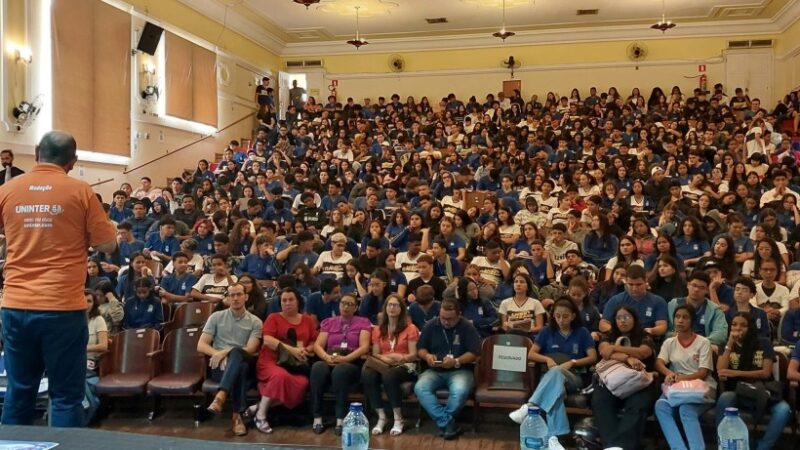 Estudantes de escolas estaduais de Cuiabá participam do aulão inaugural do Redação Nota 1000