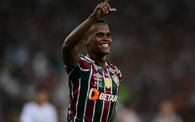 Com dois gols de John Arias, Fluminense é campeão da Recopa