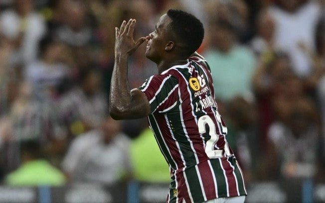 Autor de dois gols, Árias festeja título do Fluminense: ‘Um gosto especial para o torcedor tricolor’