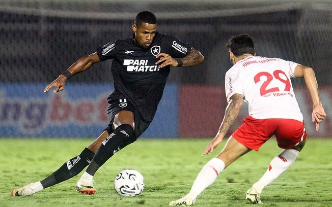 Botafogo provoca Juninho Capixaba após fala sobre Júnior Santos