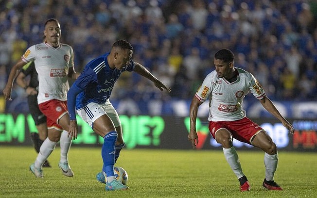 Cruzeiro tem dois expulsos e empata com Tombense na semifinal do Mineiro