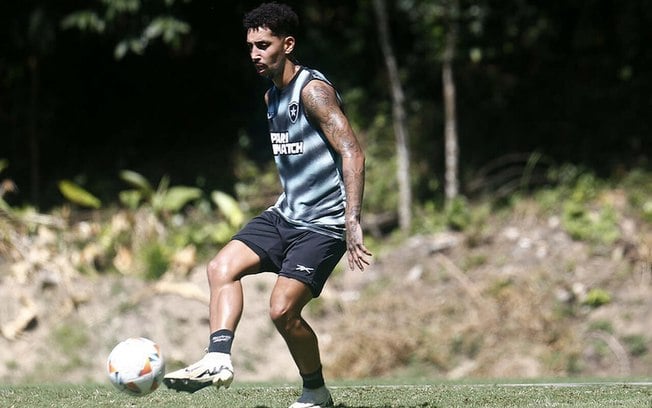Kauê é acusado de agressão por ex-namorada, e Botafogo afasta o atleta