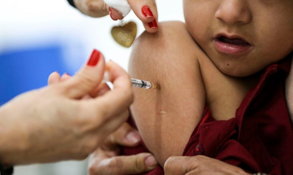 PARALISIA INFANTIL: poliovírus ainda circula pelo mundo e pode se reintroduzido no Brasil